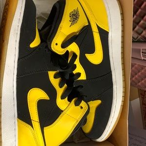 Jordan 1s mid new love GS